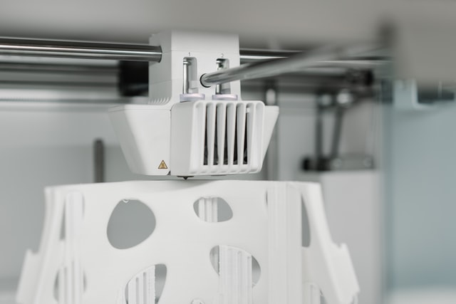 Zalety i wady druku 3D, porównanie drukarki 3D z tradycyjną
